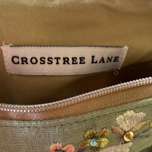 Beautifully detailed embroidered clutch! - Picture 3 of 15